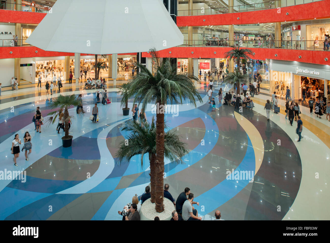 Georgien, Tiflis, Tbilisi Mall, modernes Einkaufszentrum Foto Stock