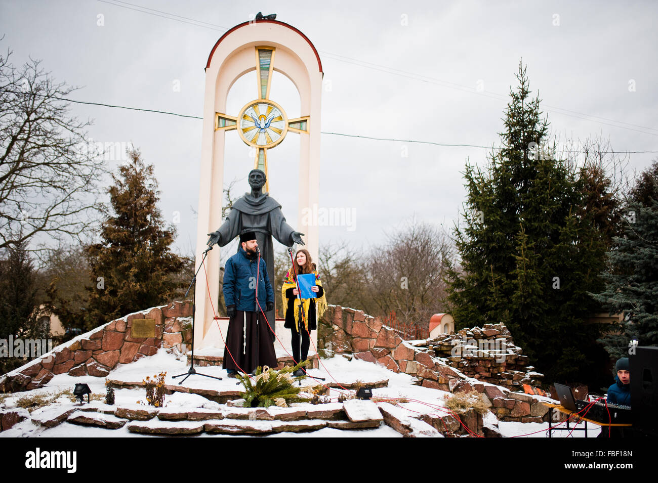 L'Ucraina. LVIV - 14 gennaio 2016: Presepe sfilata di bambini sul giorno d'inverno. Foto Stock