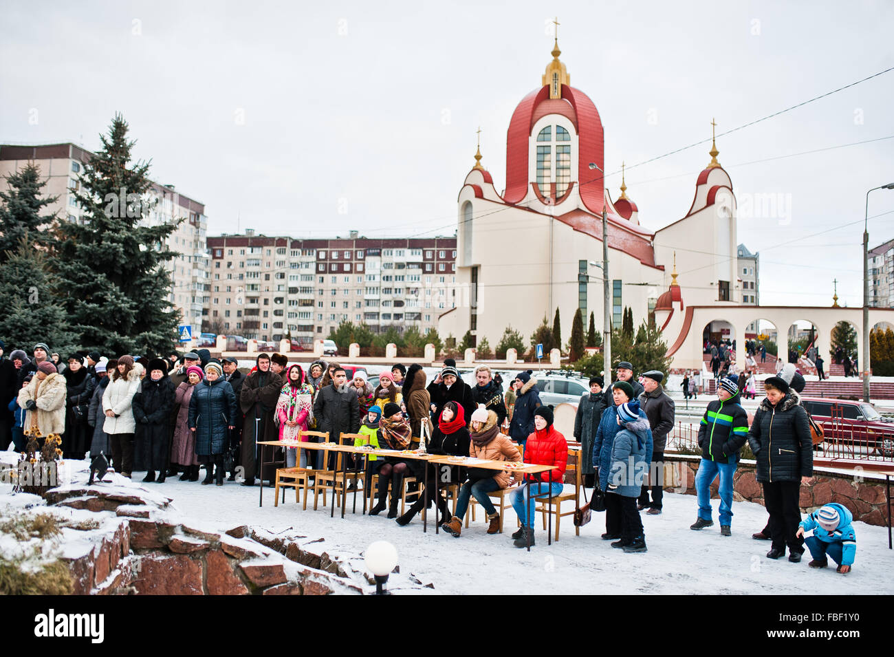 L'Ucraina. LVIV - 14 gennaio 2016: Presepe sfilata di bambini sul giorno d'inverno. Foto Stock