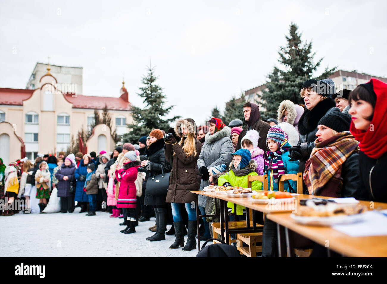 L'Ucraina. LVIV - 14 gennaio 2016: Presepe sfilata di bambini sul giorno d'inverno. Foto Stock