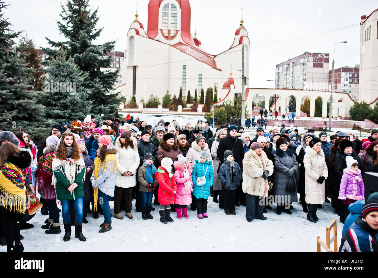 L'Ucraina. LVIV - 14 gennaio 2016: Presepe sfilata di bambini sul giorno d'inverno. Foto Stock