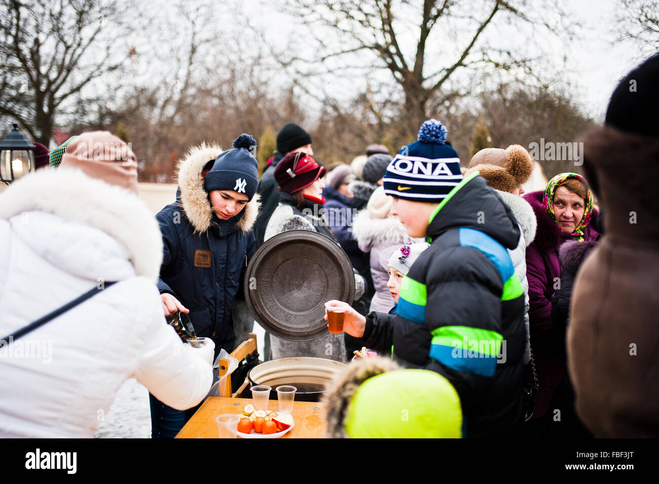 L'Ucraina. LVIV - 14 gennaio 2016: Presepe sfilata di bambini sul giorno d'inverno. Foto Stock