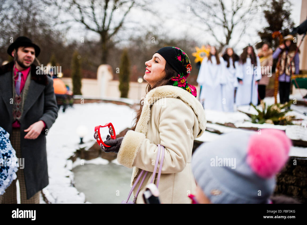 L'Ucraina. LVIV - 14 gennaio 2016: Presepe sfilata di bambini sul giorno d'inverno. Foto Stock