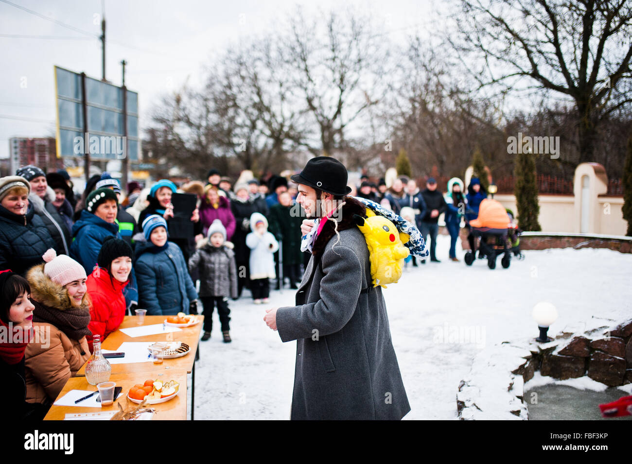 L'Ucraina. LVIV - 14 gennaio 2016: Presepe sfilata di bambini sul giorno d'inverno. Foto Stock