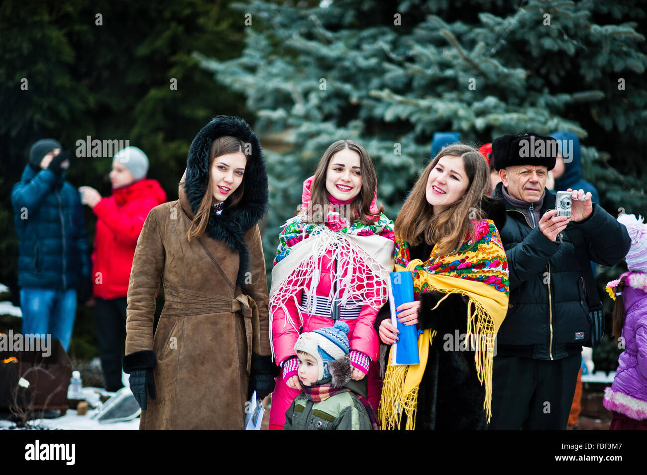 L'Ucraina. LVIV - 14 gennaio 2016: Presepe sfilata di bambini sul giorno d'inverno. Foto Stock