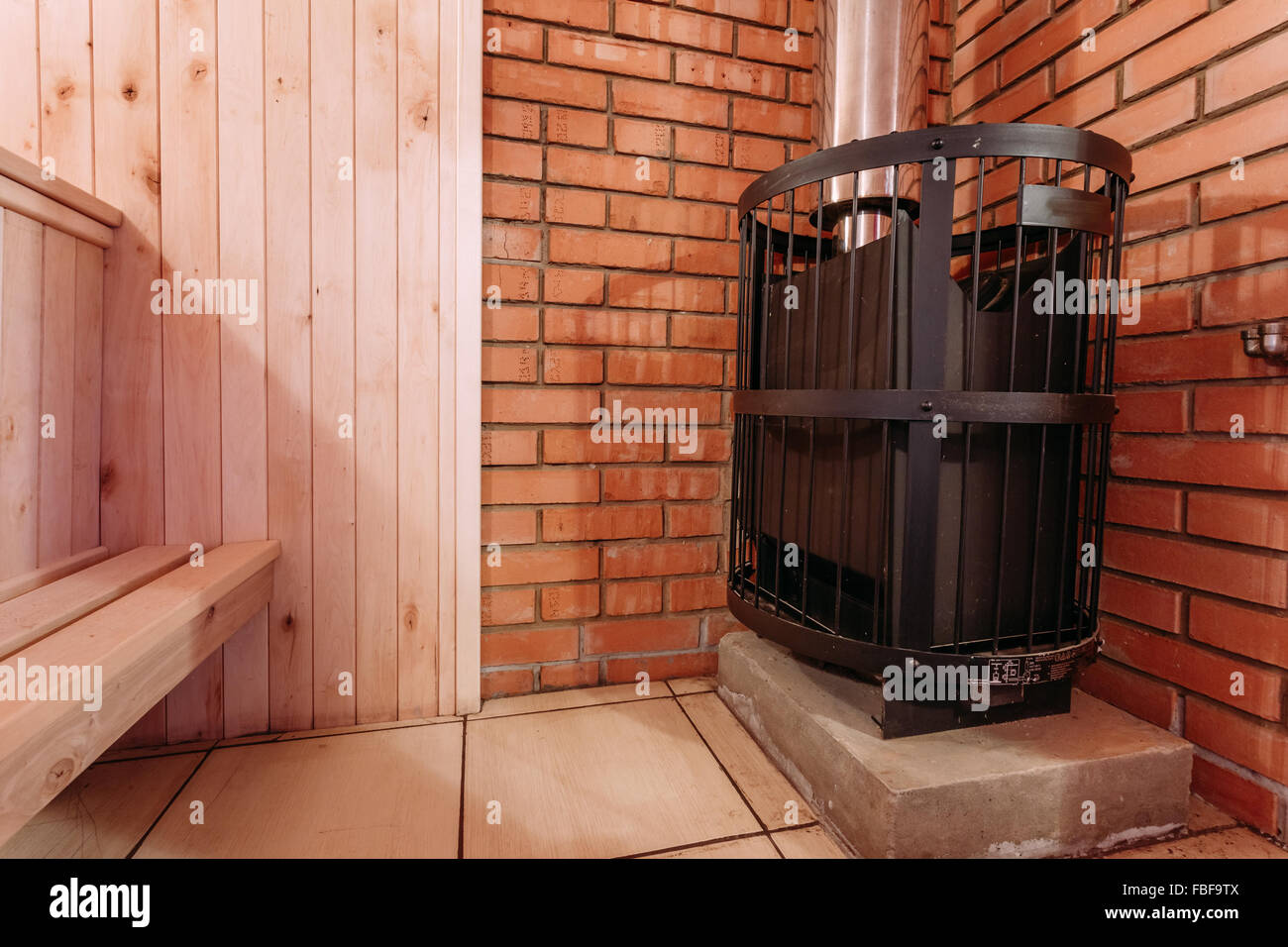 Sauna stove immagini e fotografie stock ad alta risoluzione - Alamy