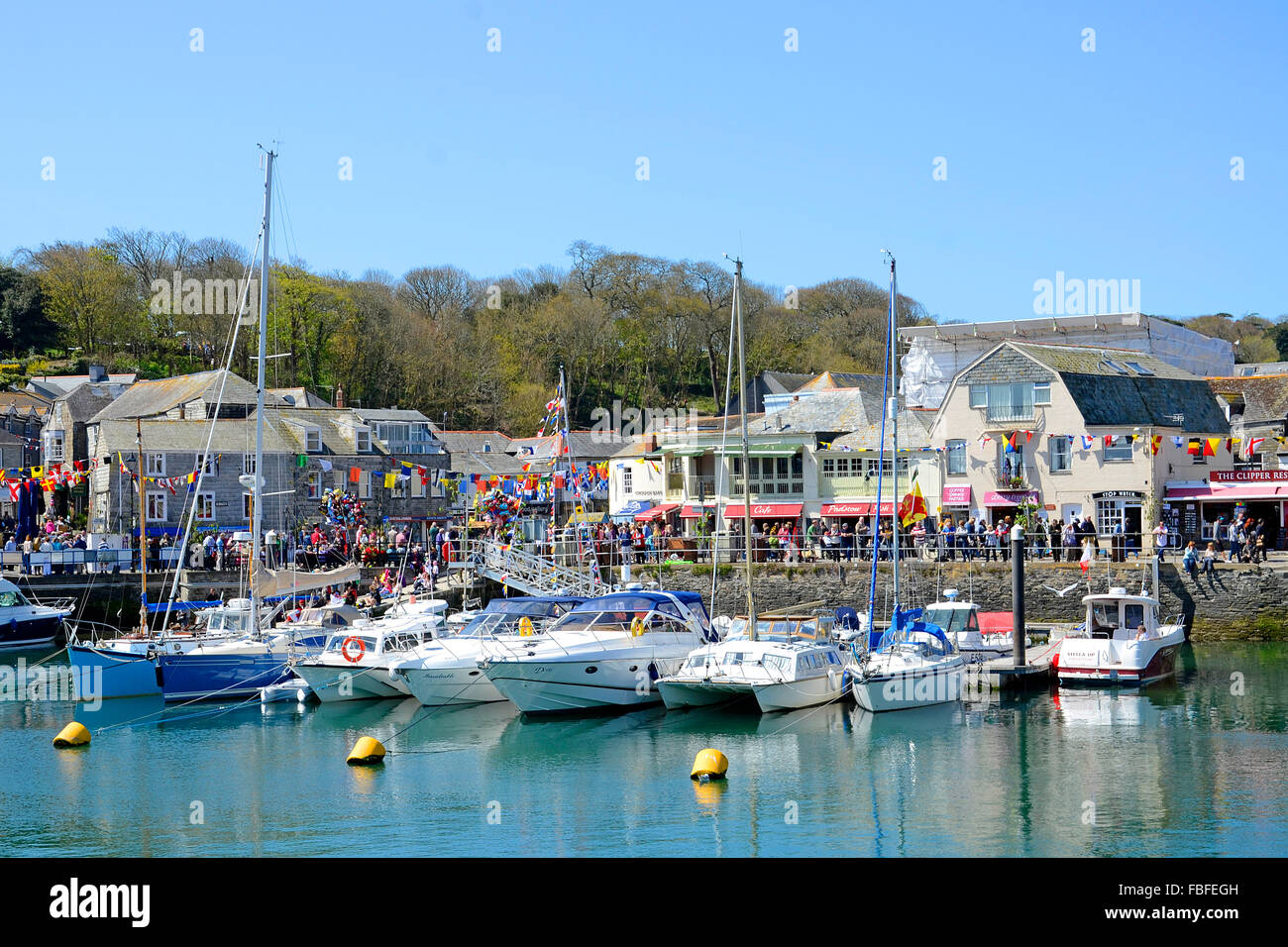 Le barche nel porto a Padstow, Cornwall, Regno Unito Foto Stock