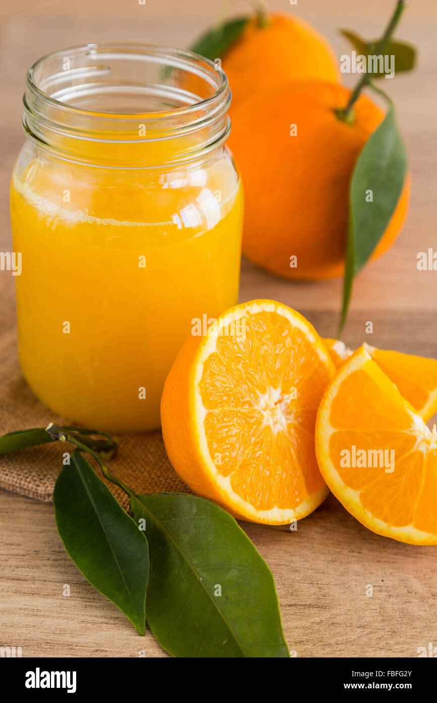 Il succo di arancia in un vaso Foto Stock