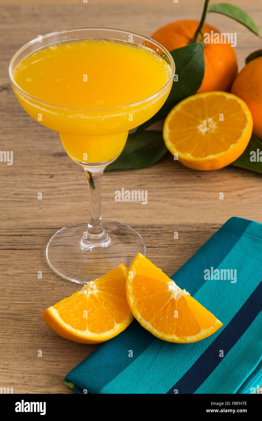 Il succo di arancia in un bicchiere Margarita Foto Stock