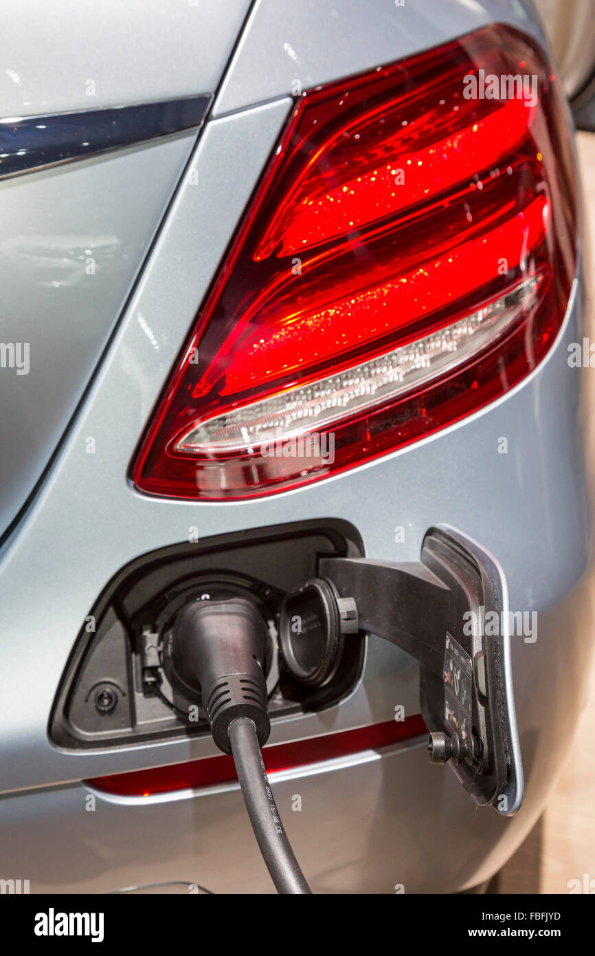 Detroit, Michigan - La Mercedes Classe E ibridi Plug-in auto sul display al North American International Auto Show. Foto Stock