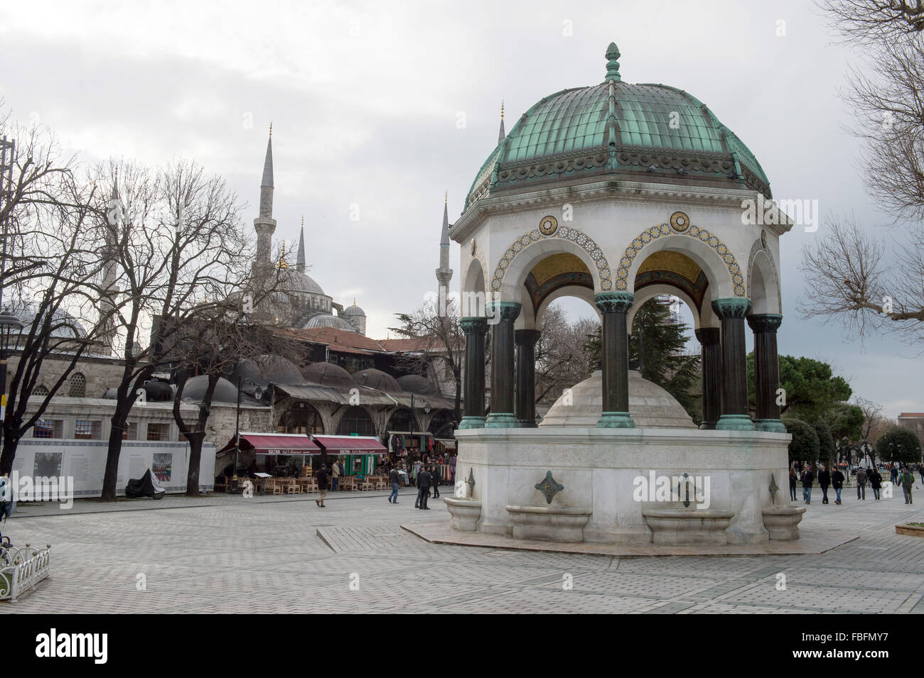 Istanbul, Turchia. Xiii gen, 2016. La fontana tedesca all'estremità settentrionale dell'ippodromo vicino alla Moschea Blu di Istanbul, in Turchia, 13 gennaio 2016. La fontana fu costruita nel 1900 per commemorare un 1898 Visita del Kaiser tedesco Guglielmo II Essa è stata realizzata in Germania e trasportato a Istanbul in pezzi, dove è stato montato nella sua posizione corrente. Foto: PETER KNEFFEL/DPA/Alamy Live News Foto Stock