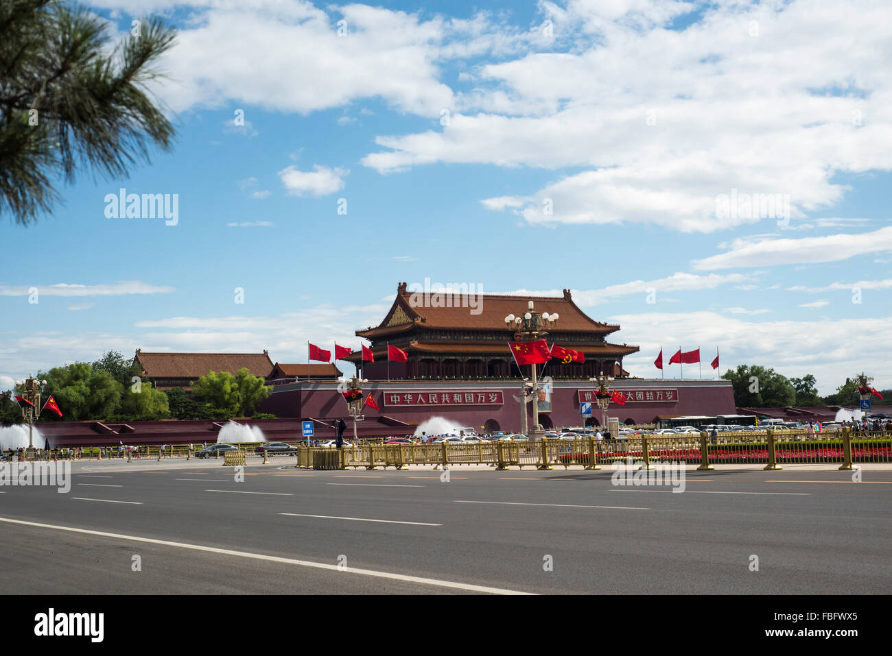 La porta di Tiananmen, ingresso alla Città Proibita occupa una estremità di piazza Tiananmen a Pechino in Cina Foto Stock