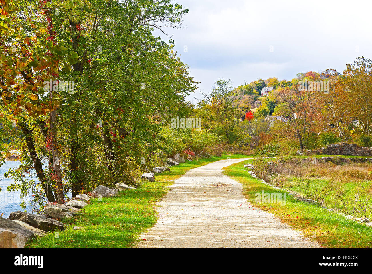 Appalachian trail lungo il fiume Shenandoah vicino harpers Ferry città storica in West Virginia, USA. Foto Stock