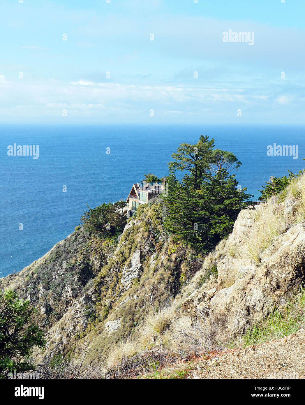 Home Cliffside sulla costa del Pacifico Foto Stock