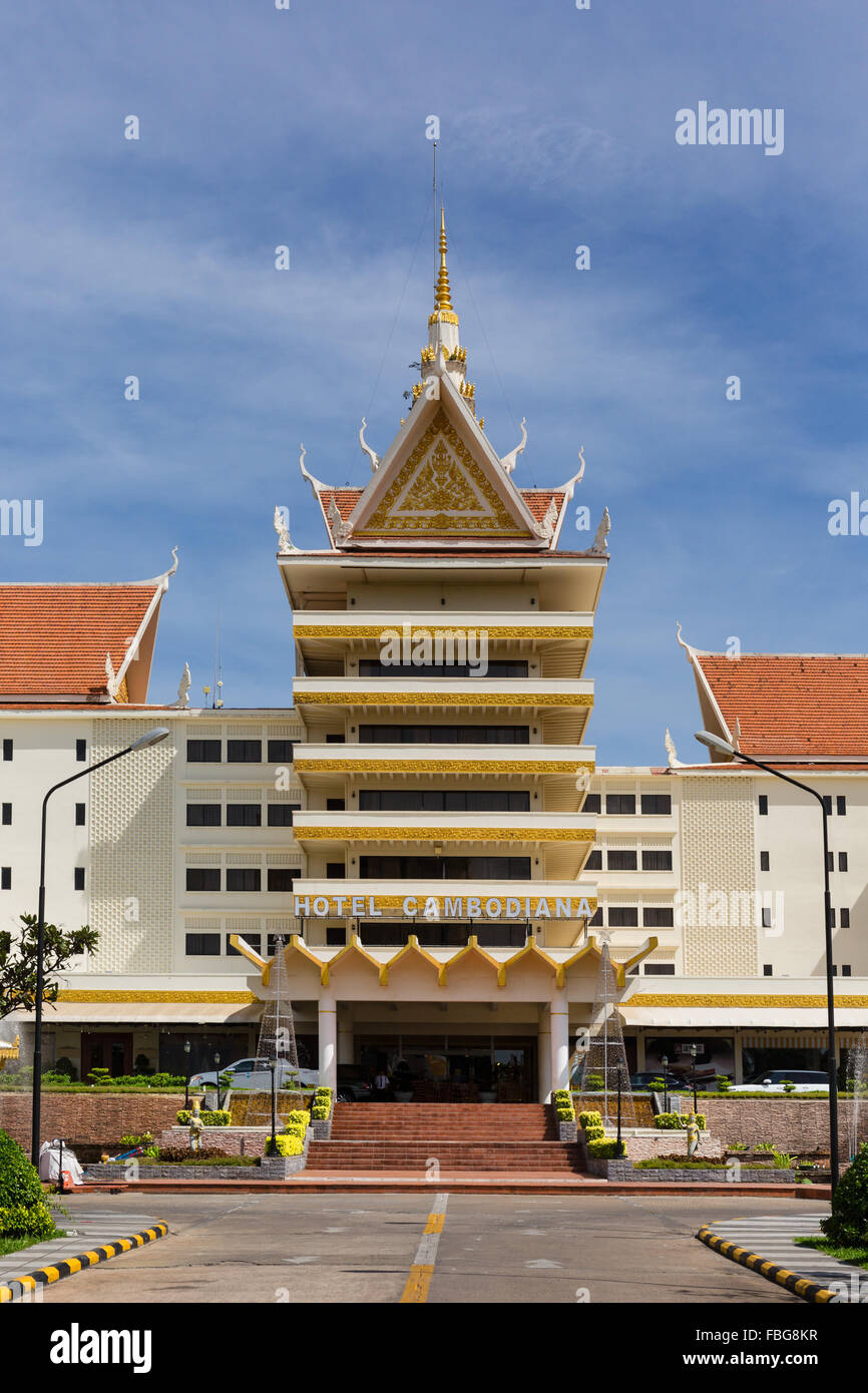 Hotel Cambodiana, Preah Sisowath Quay, Phnom Penh Cambogia Foto Stock