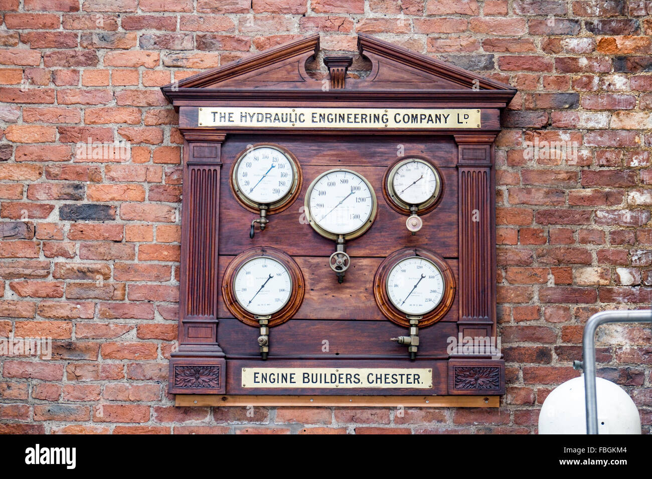 La progettazione idraulica Company Ltd, costruttori di motori Chester, manometri al Museo della Scienza e dell'industria (MOSI), Manchester REGNO UNITO Foto Stock