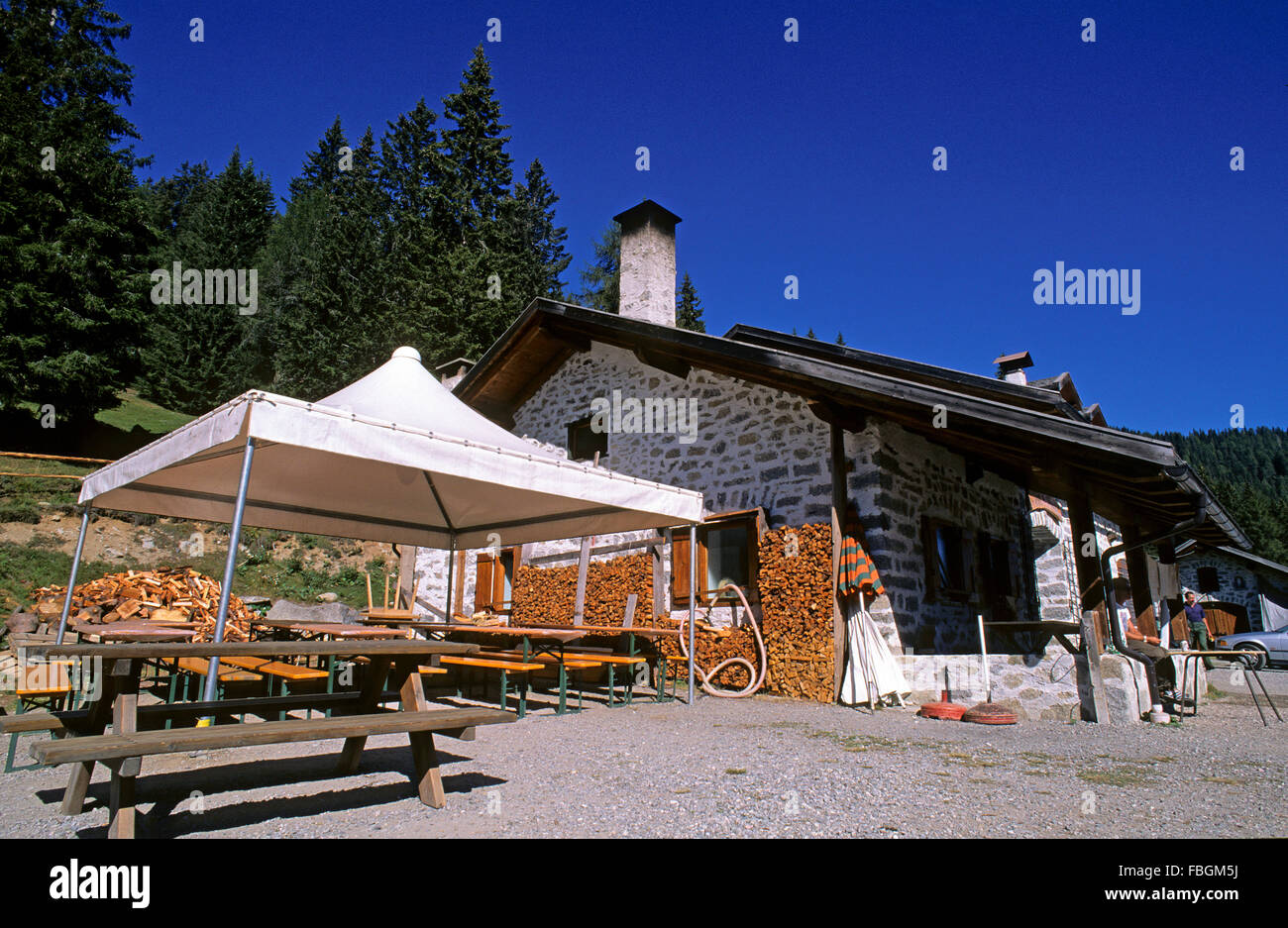 Rifugio alpino Folgarida di Dimaro, Val di Sole, Parco Naturale Adamello Brenta, Trentino, Italia Foto Stock