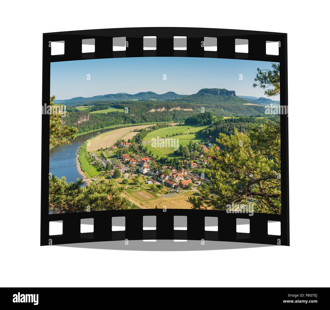 Vista dalla formazione di roccia Bastei (Bastion) a health resort Rathen, nei pressi di Dresda e il fiume Elba, in Sassonia, Germania, Europa Foto Stock