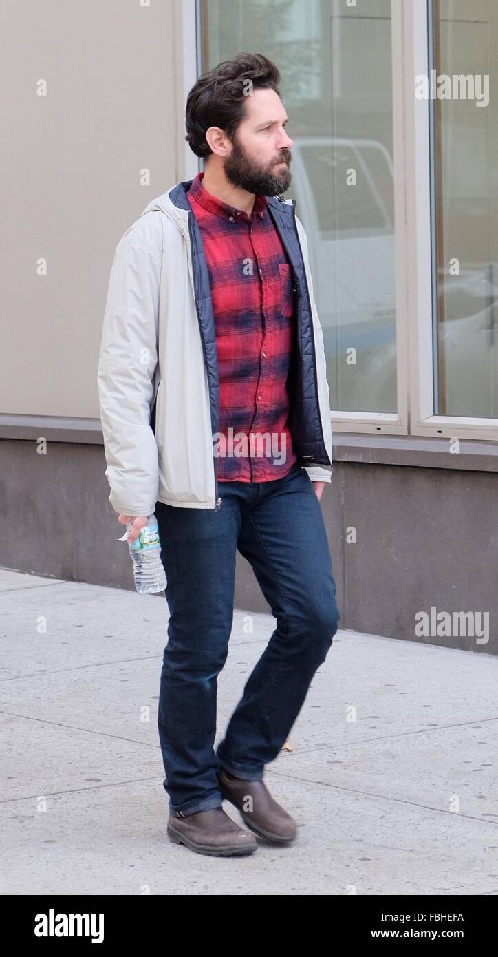 Paul Rudd a piedi circa in Soho con: Paul Rudd dove: Manhattan, New York, Stati Uniti quando: 16 Dic 2015 Foto Stock