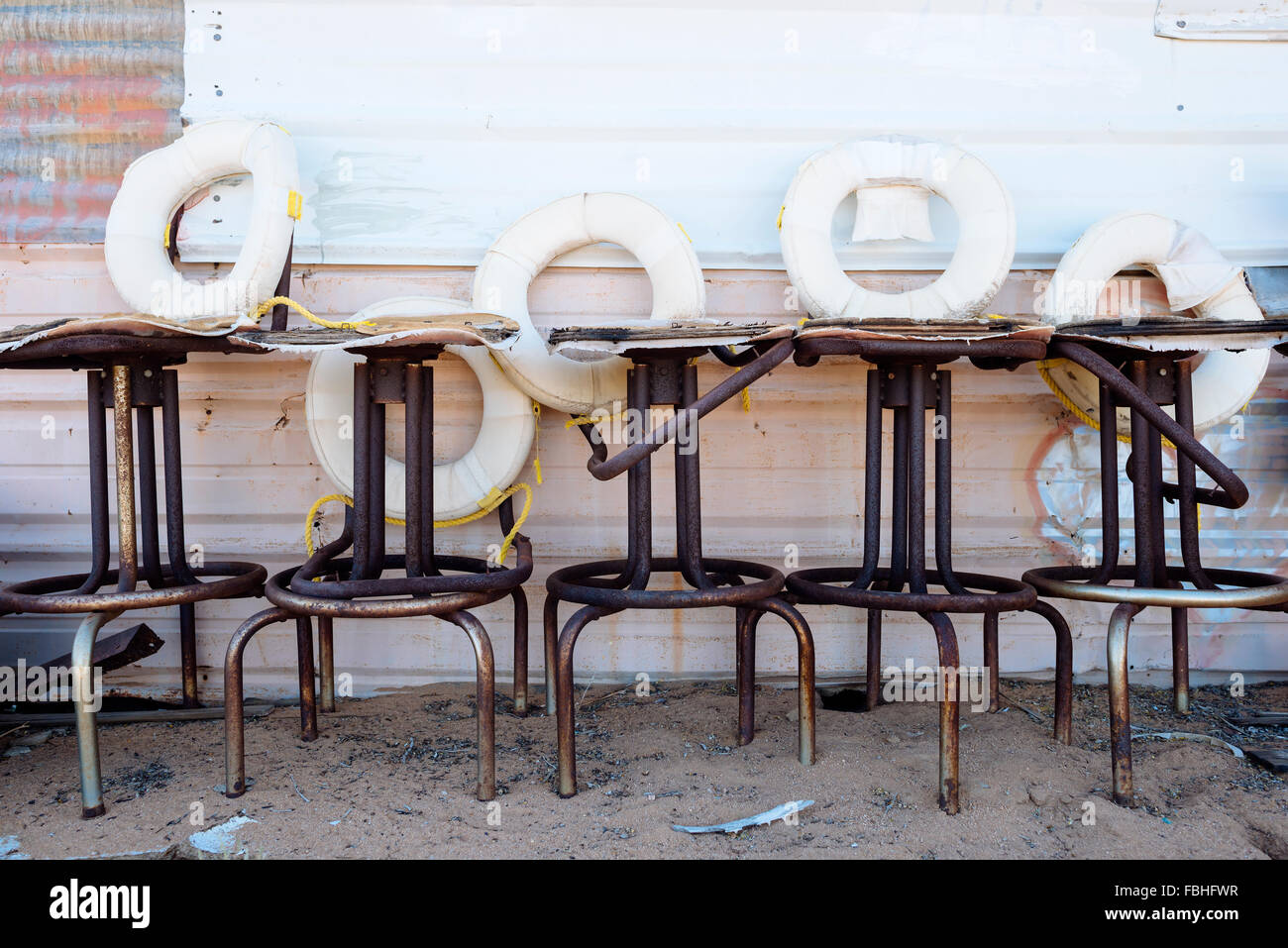 Assemblage scultura dal compianto Noah Purifoy in Noah Purifoy all aperto del deserto Art Museum, Joshua Tree, California Foto Stock
