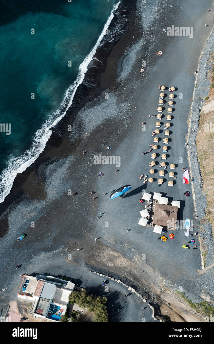 Tenerife, La Caleta, Playa de La Enramada, bar in spiaggia, spiaggia, spiaggia, parapendio, Costa Adeje, vulcano costa, fotografia aerea, spiaggia, l'Atlantico, il mare, provincia di Santa Cruz de Tenerife, Isole Canarie, Spagna Foto Stock