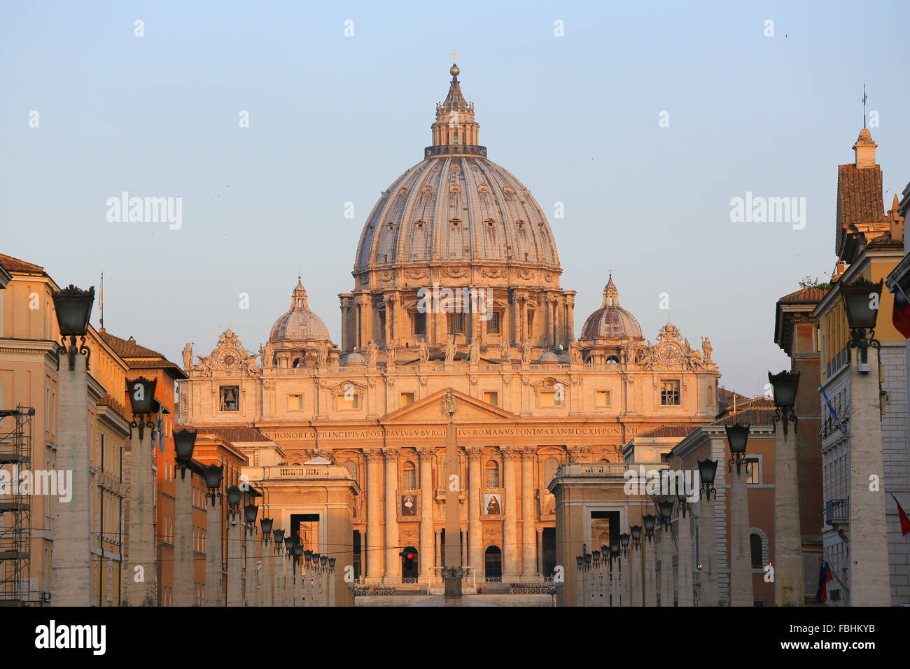 La Basilica di San Pietro a sunrise, Città del Vaticano, Roma, Italia. Foto Stock