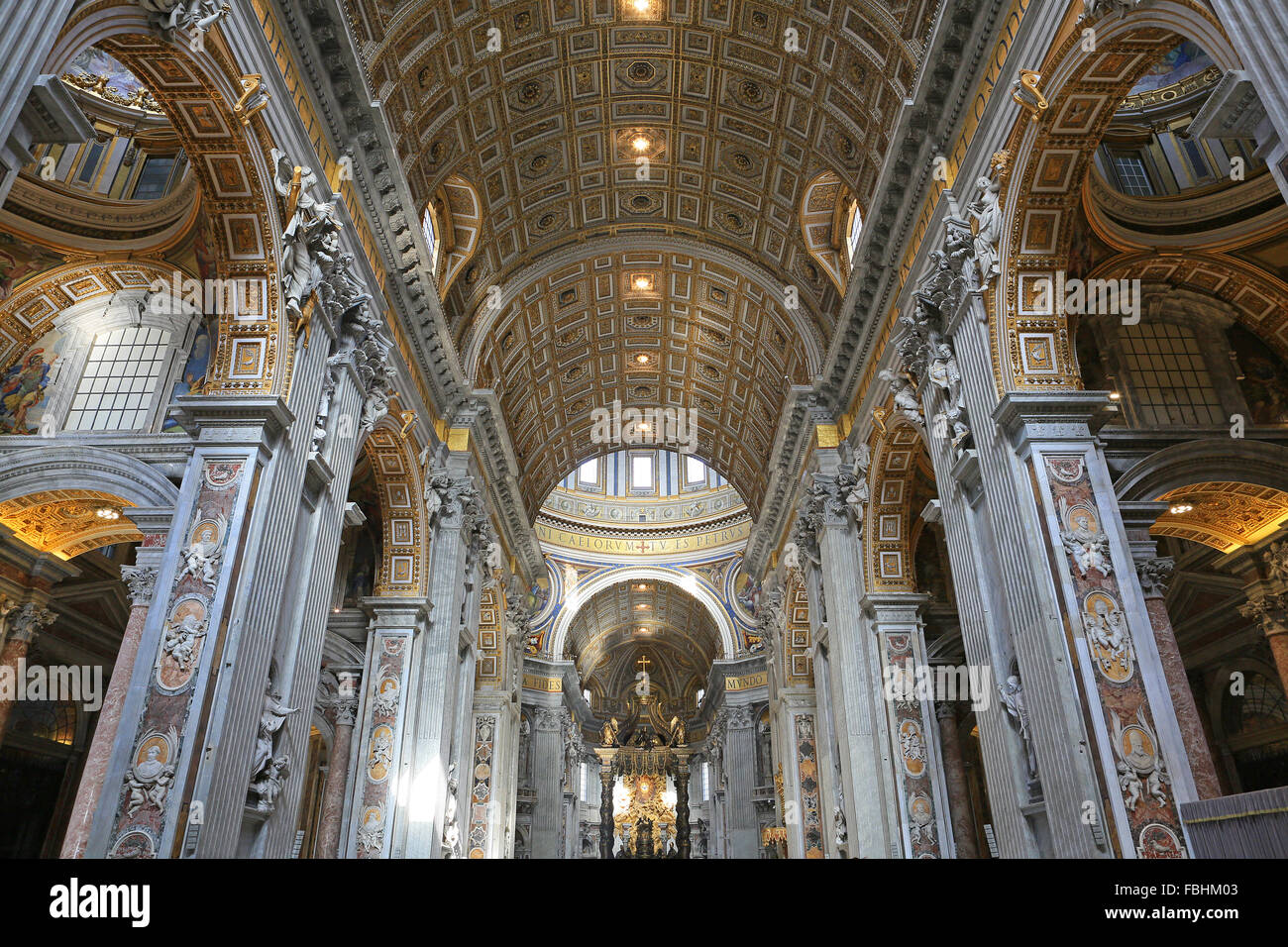 Interno della Basilica di San Pietro e la Città del Vaticano, Roma, Italia. Foto Stock
