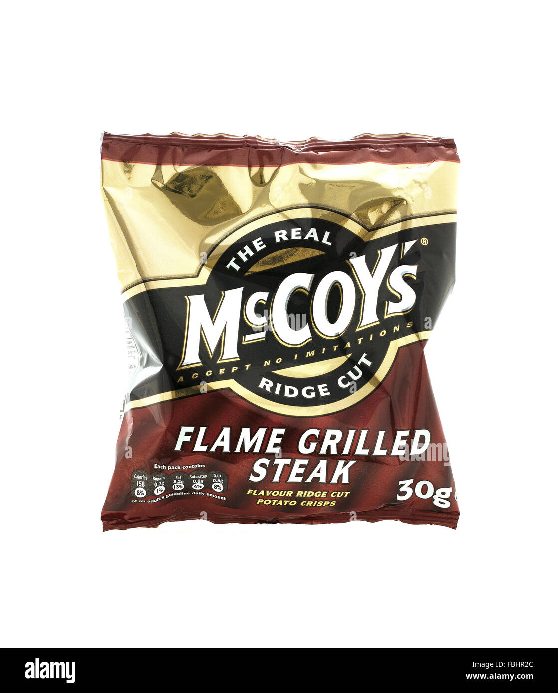 Fiamma Bistecca alla griglia McCoy Ridge tagliare le patatine su uno sfondo bianco, McCoy sono realizzati da KP spuntini nel Regno Unito Foto Stock