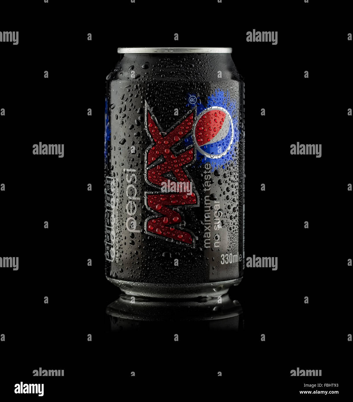 Può della Pepsi Max su sfondo nero Foto Stock