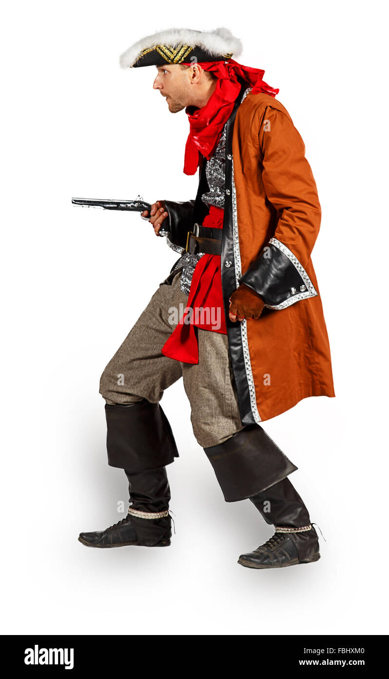 Giovane uomo in un costume da pirata con pistola isolati su sfondo bianco Foto Stock