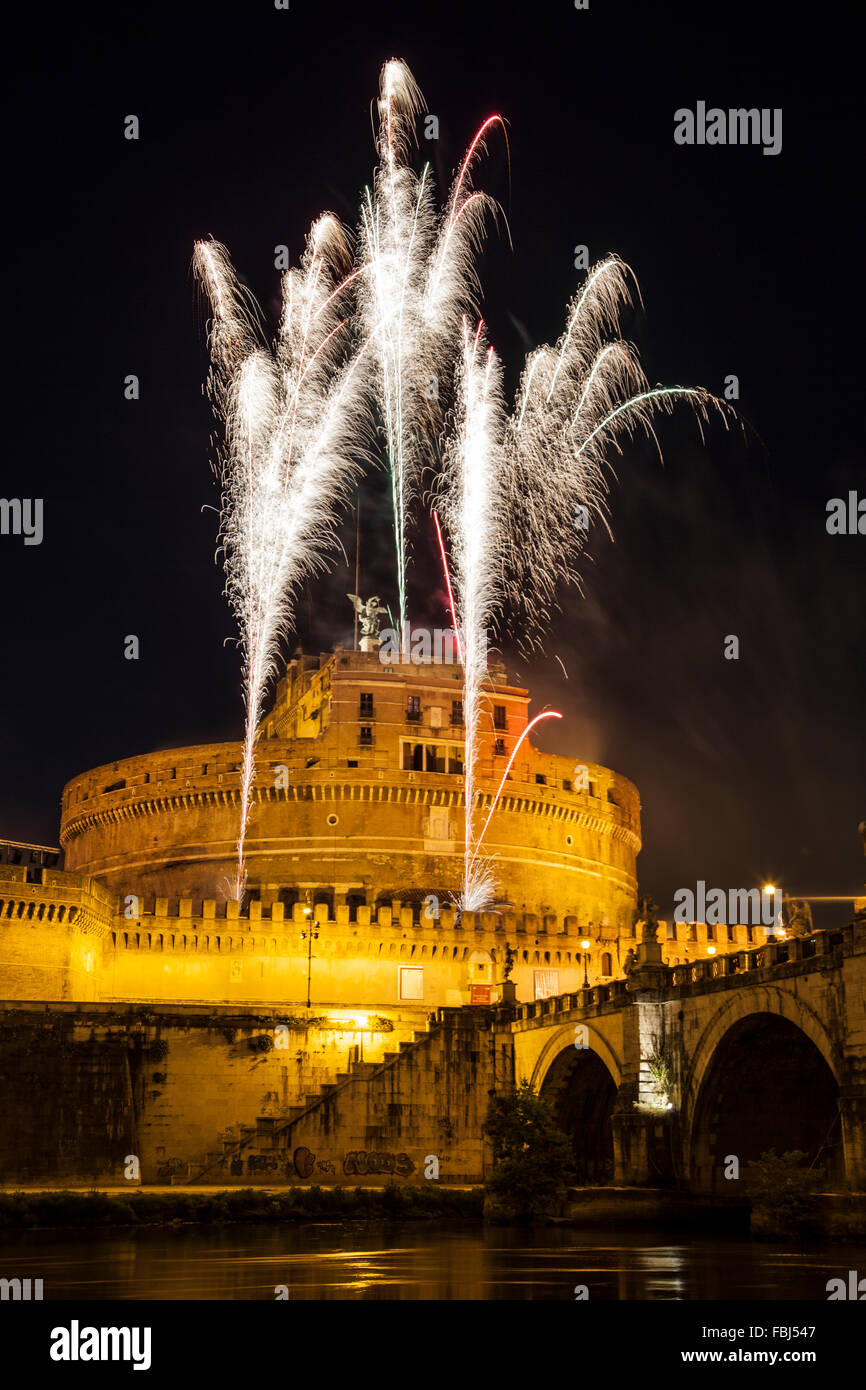 Rievocazione storica della girandola di Castel Sant'Angelo, a Roma per la festa della città, 29 giugno Foto Stock