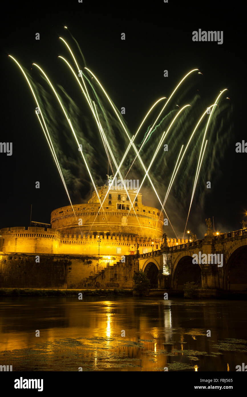 Rievocazione storica della girandola di Castel Sant'Angelo, a Roma per la festa della città, 29 giugno Foto Stock