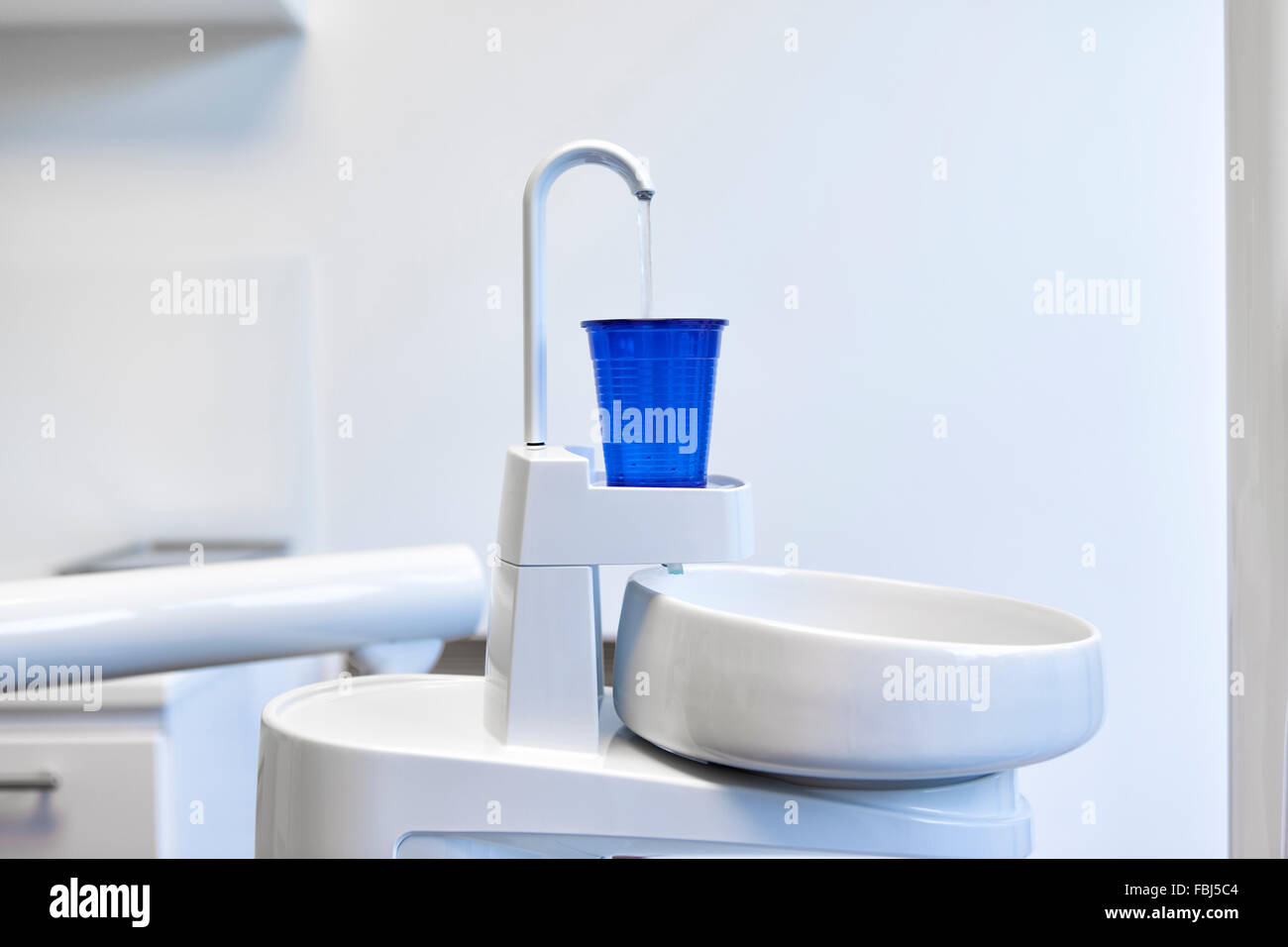 Boccale acqua in chirurgia dentale Foto Stock