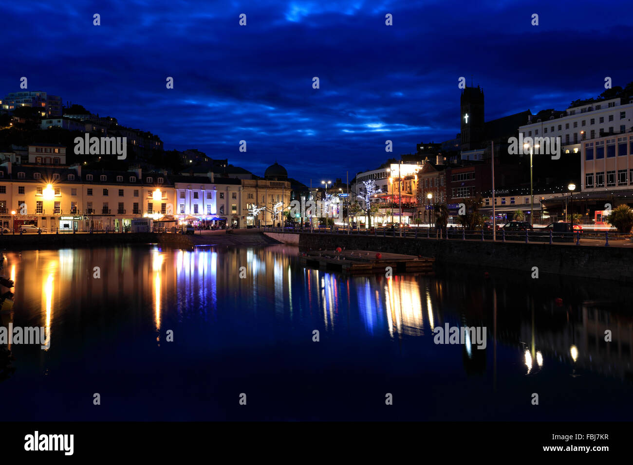 Città di Torquay Harbour di notte, Torbay, English Riviera, della contea di Devon, Inghilterra, Regno Unito Foto Stock