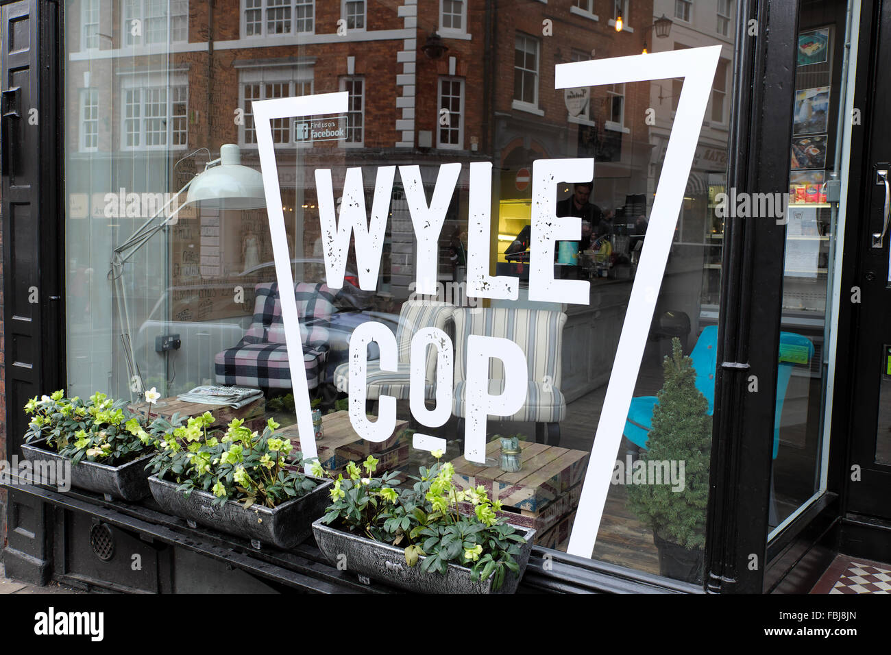 Wyle Cop sign on shop interni a Shrewsbury nello Shropshire, Regno Unito Inghilterra KATHY DEWITT Foto Stock