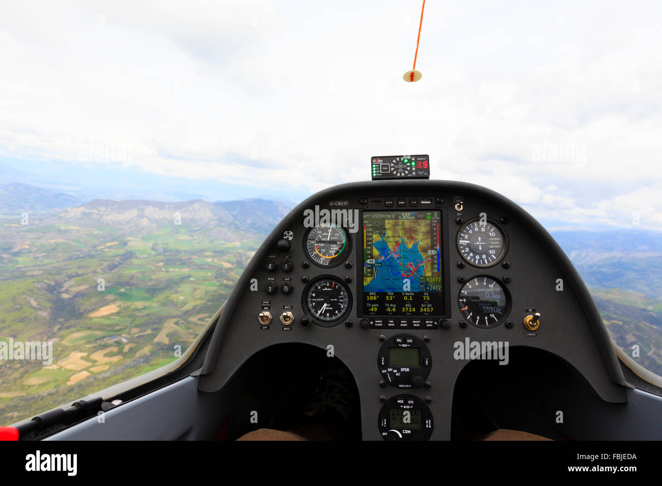 I piloti hanno la vista dell'occhio del aliante Duo Discus con strumentazione moderna e allarme di prossimità FLARM. Foto Stock