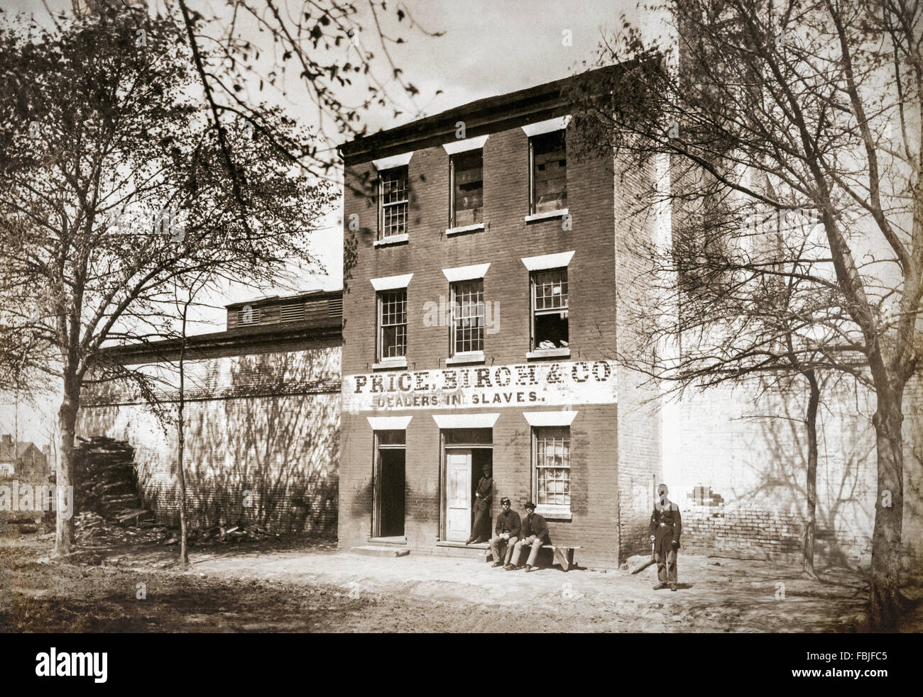 Prezzo Birch & Company (precedentemente Franklin e Armfield), il più grande i commercianti di schiavi nel sud anteguerra situato sulla Duke Street, ad Alexandria, Virginia, Stati Uniti d'America con accesso al Fiume Potomac. Questa fotografia è stata scattata nel 1861 durante la Guerra Civile Americana, dopo la resa fu utilizzato dai soldati dell'Unione come una prigione. La costruzione fu demolita nel 1870, in un edificio denominato 'Freedom House' ora occupa il sito. Foto Stock