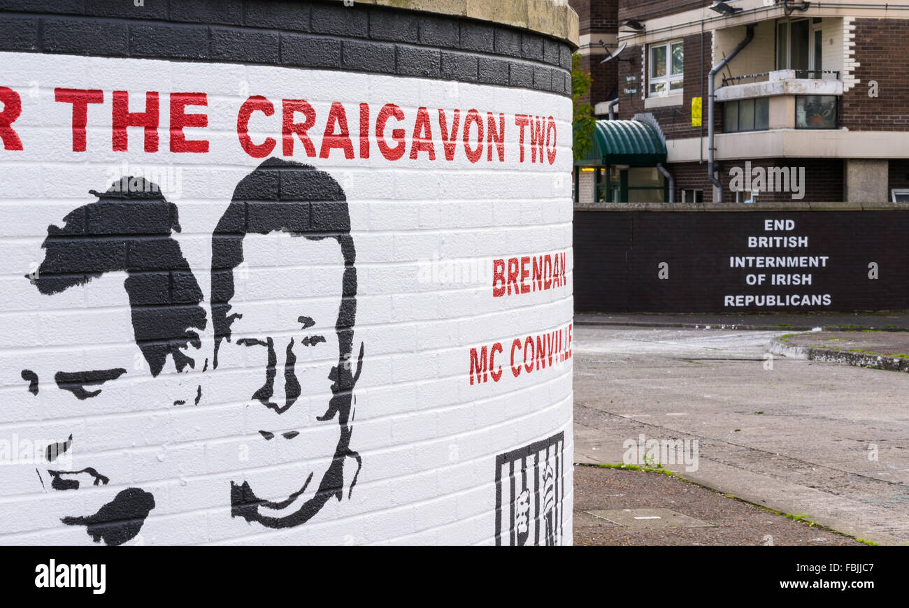 Supporto murale il Craigavon due e per chiedere la fine di British internamento dei repubblicani irlandesi in una nuova area del lodge di Belfas Foto Stock