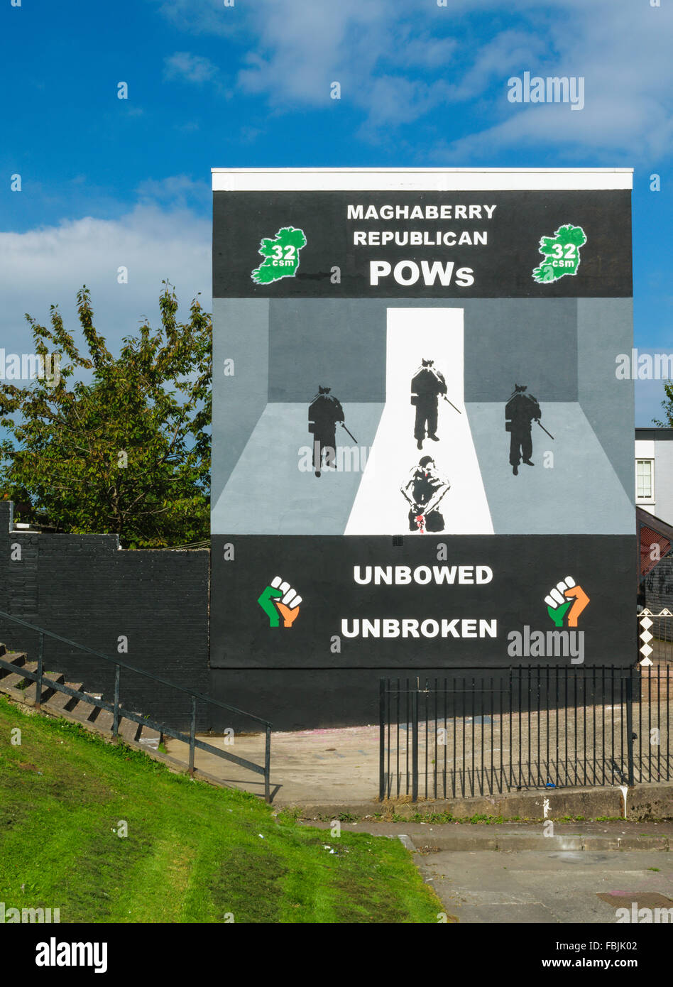Un repubblicano irlandese murale POW nella nuova area del lodge di Belfast intitolato Unbowed e ininterrotto Foto Stock