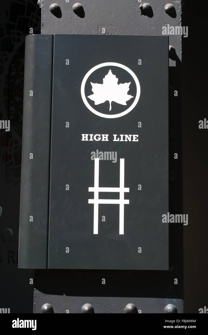 New York, Stati Uniti d'America: la linea alta simbolo su una colonna di ferro. La linea alta è un parco lineare costruita su una sezione in alzata di una ferrovia in disuso Foto Stock