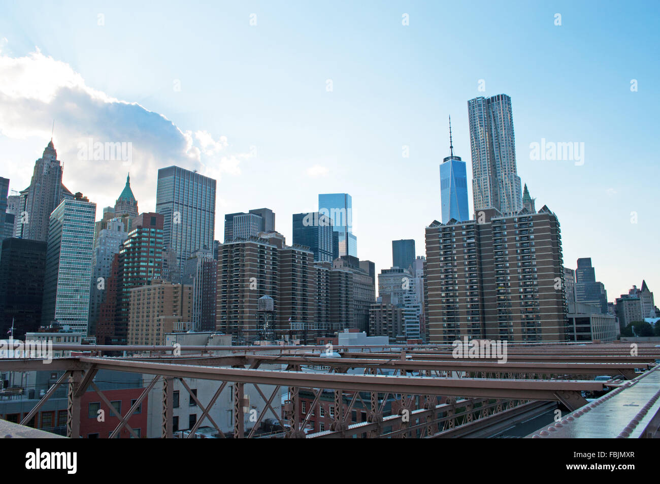 New York, Stati Uniti d'America: skyline del centro, grattacieli vista dal ponte di Brooklyn Foto Stock