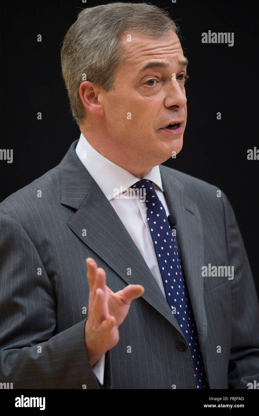 Nigel Farage leader del UK Independence Party (UKIP) parla. Foto Stock