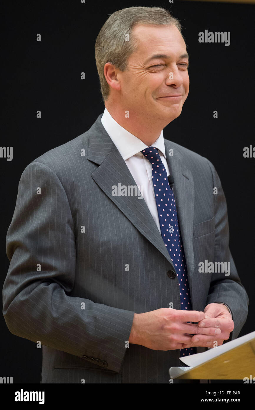 Nigel Farage leader del UK Independence Party (UKIP) parla. Foto Stock