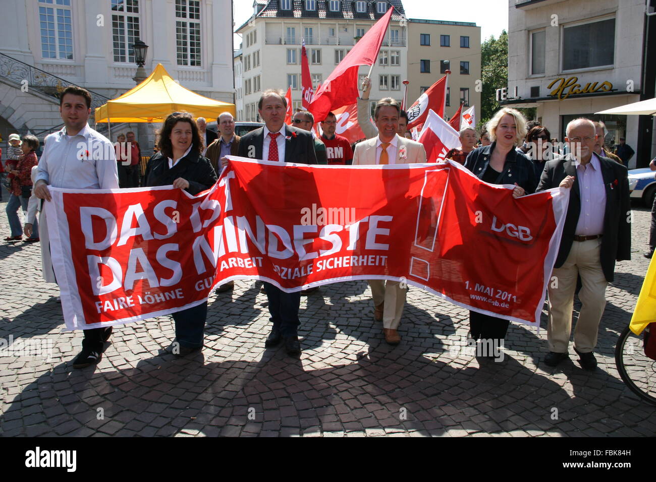 Manifestazione sindacale al primo di maggio per di più il pagamento, Bonn, Germania, luogo di mercato Foto Stock