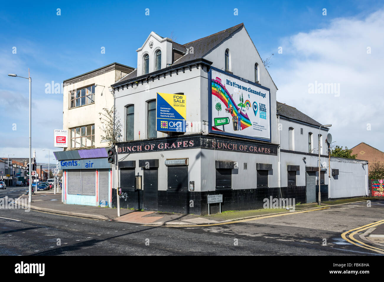 Non demolita e una volta famoso Grappolo di uva bar nella zona di lealisti di East Belfast Foto Stock