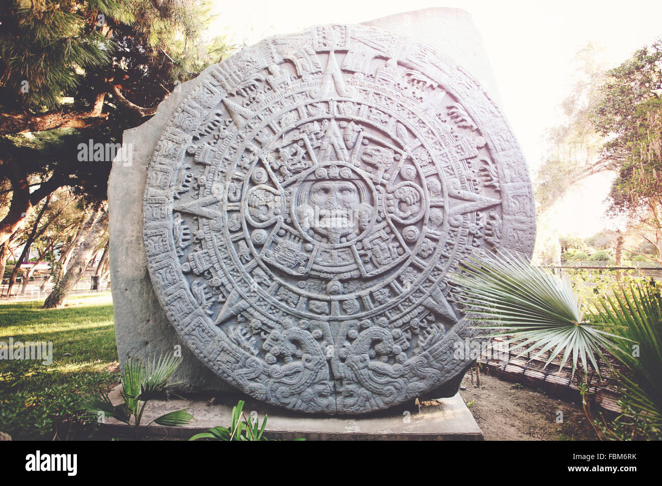 Scultura di antico calendario Maya in Tijuana ZOO, Messico Foto Stock
