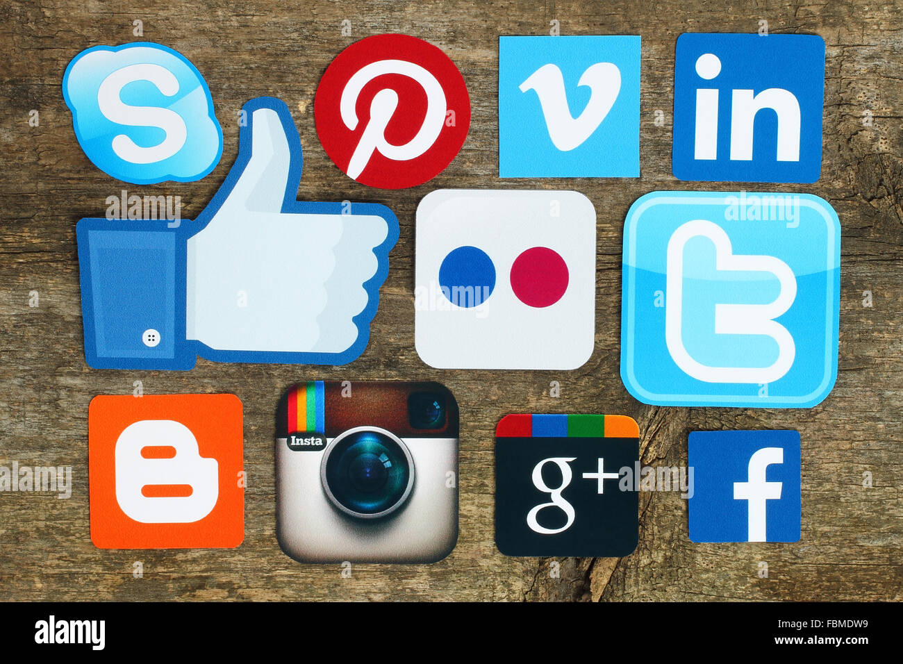 Kiev, Ucraina - 15 Aprile 2015:Raccolta del popolare social media logo stampato su carta:Facebook, Twitter, Google Plus, ecc. Foto Stock