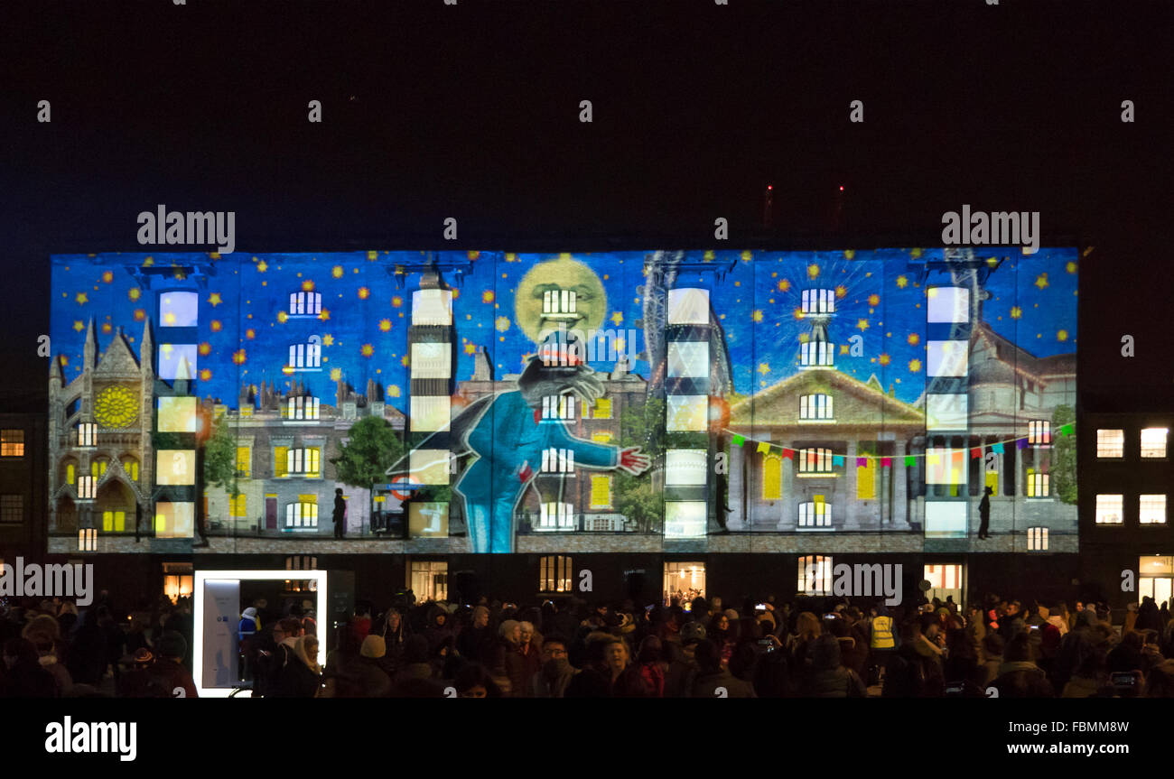 Lumiere London light festival 2016. Il Circus della luce sulla Granary Building Kings Cross London REGNO UNITO Foto Stock