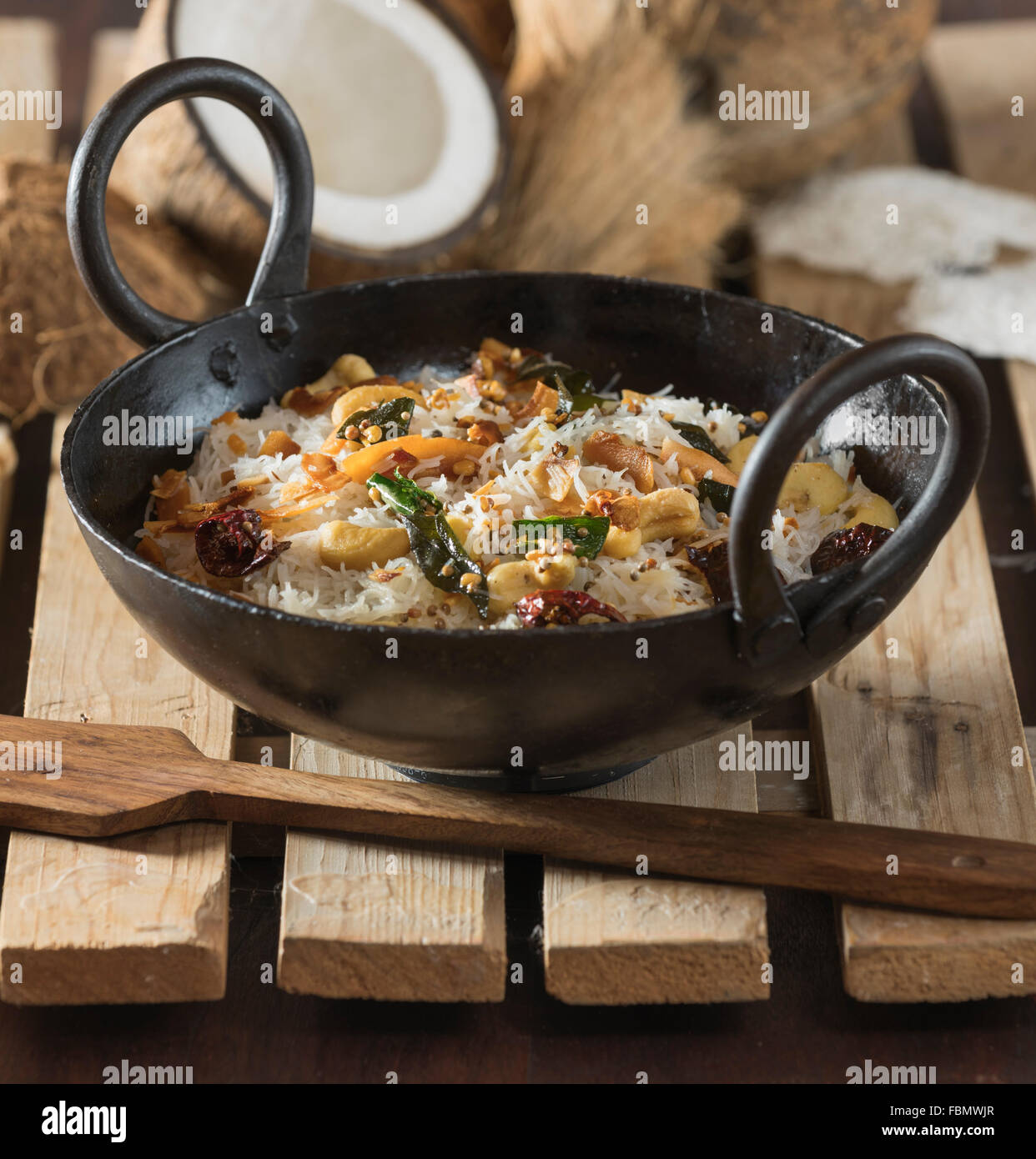 Sevai noce di cocco. Il Cocco Idiyappam. A sud di riso indiano a base di noodle piatto. Foto Stock