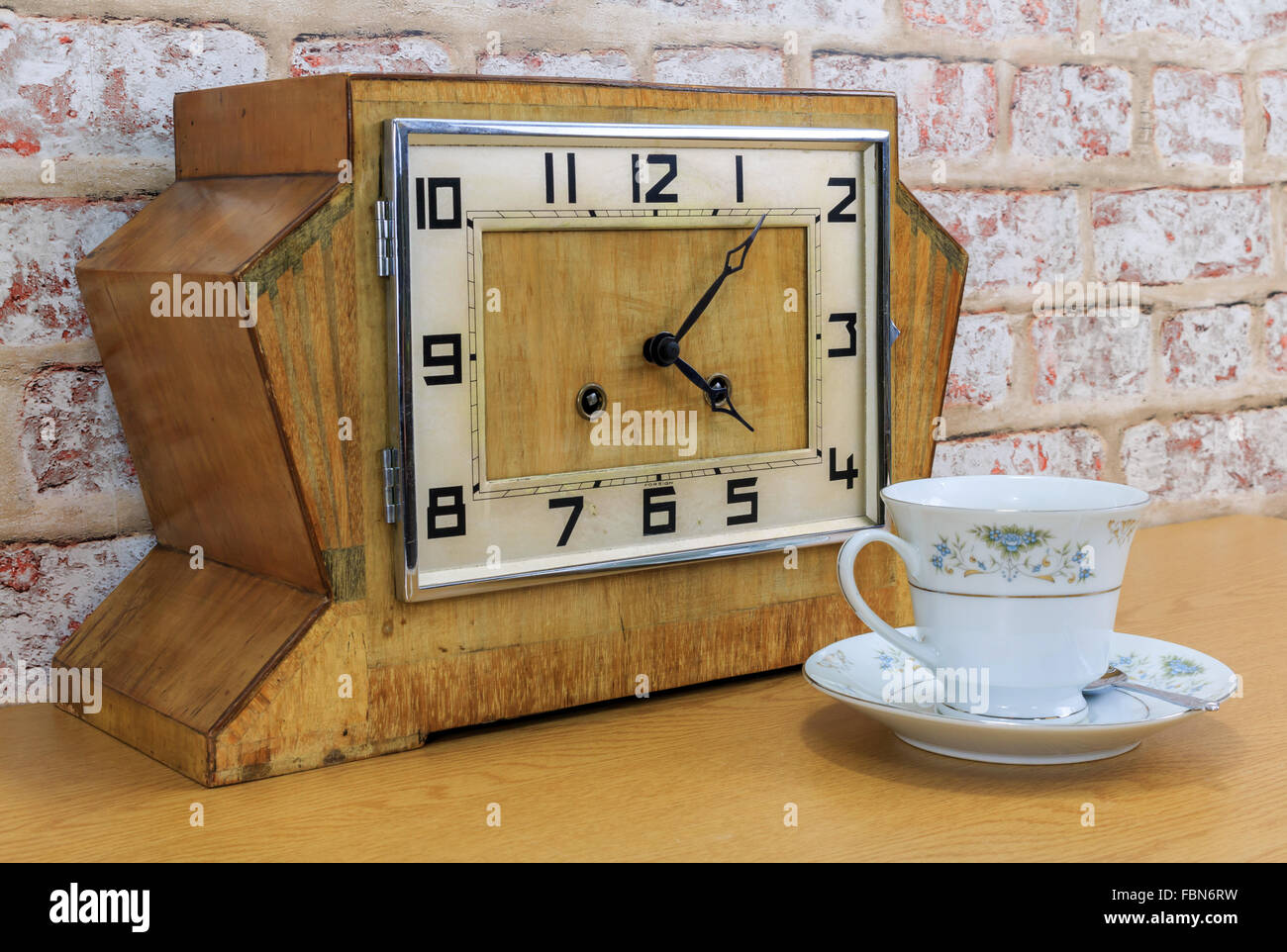 Art deco wall clock immagini e fotografie stock ad alta risoluzione - Alamy